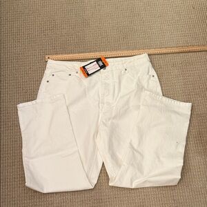 NWT FRYE‎ women size 16/34 white denim wide leg Jean.